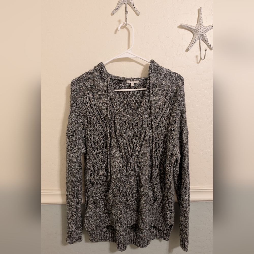 Woman's Maurice's gray hooded sweater size medium in excellent condition
